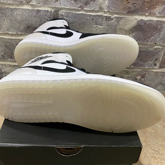 Air Jordan mid SE black and iridescent white. Men's size 8. Brand new, perfect - Picture 4 of 13